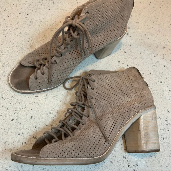 Dolce Vita Lace Up Peep Toe Perforated Boot Block Heel​​​ - Picture 1 of 9